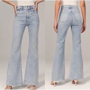 Abercrombie Fitch the Flare Ultra High Rise Light Wash Denim Womans 35/ 20 Short
